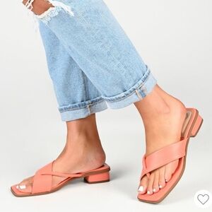 Journee Collection Coral Women’s Mina Flip Flop Low Block Heel Sandal Sz 9
